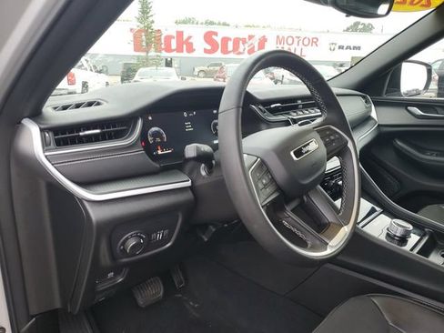 Certified 2024 Jeep Grand Cherokee Altitude AWD/4WD image 16