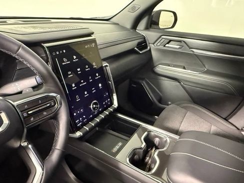 Used 2025 GMC Acadia Elevation FWD image 28