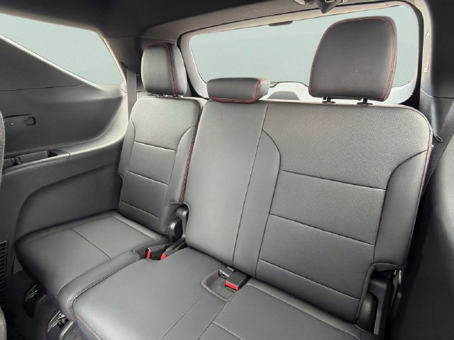 Certified 2024 Chevrolet Traverse RS FWD image 18