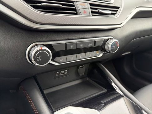 Used 2025 Nissan Altima 2.5 SR image 17