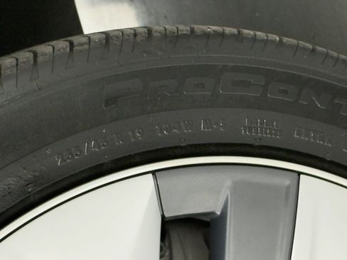 Used 2023 Tesla Model Y Long Range image 37