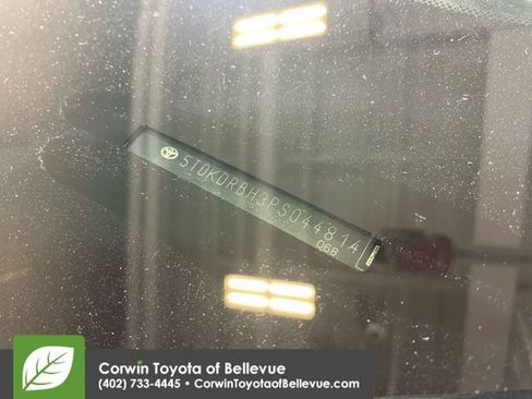 Used 2023 Toyota Highlander XLE image 28