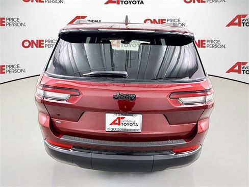 Used 2023 Jeep Grand Cherokee L Laredo image 6