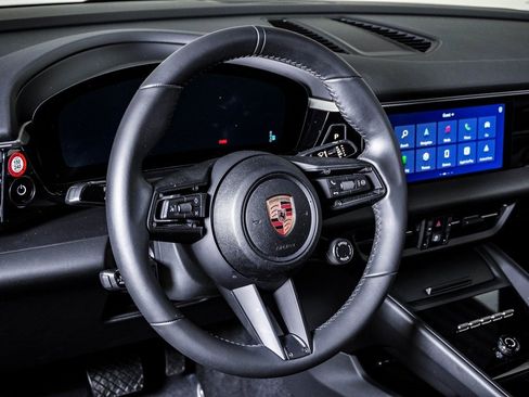 Certified 2025 Porsche Macan Electric image 18