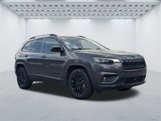 Used 2023 Jeep Cherokee Altitude Lux image 1