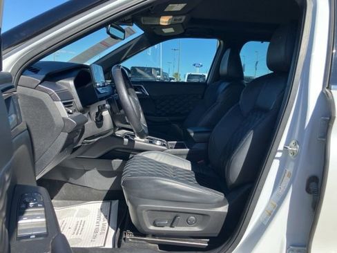 Used 2023 Mitsubishi Outlander SEL image 24