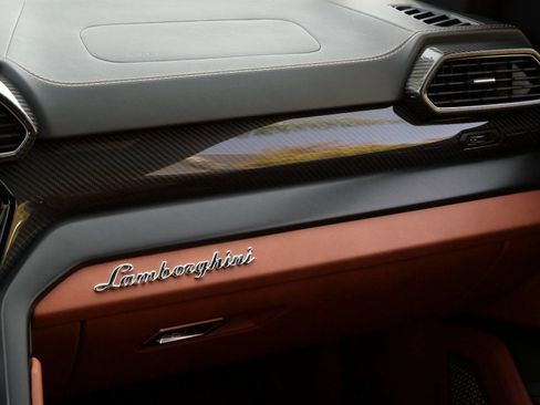 Used 2023 Lamborghini Urus S image 26