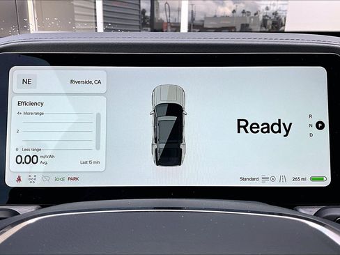 Used 2025 Rivian R1S Premium image 20