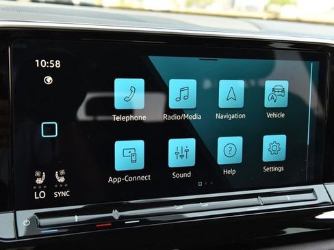 Used 2025 Volkswagen Atlas SE AWD/4WD image 14