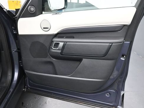 Used 2024 Land Rover Discovery Metropolitan Edition AWD/4WD image 35