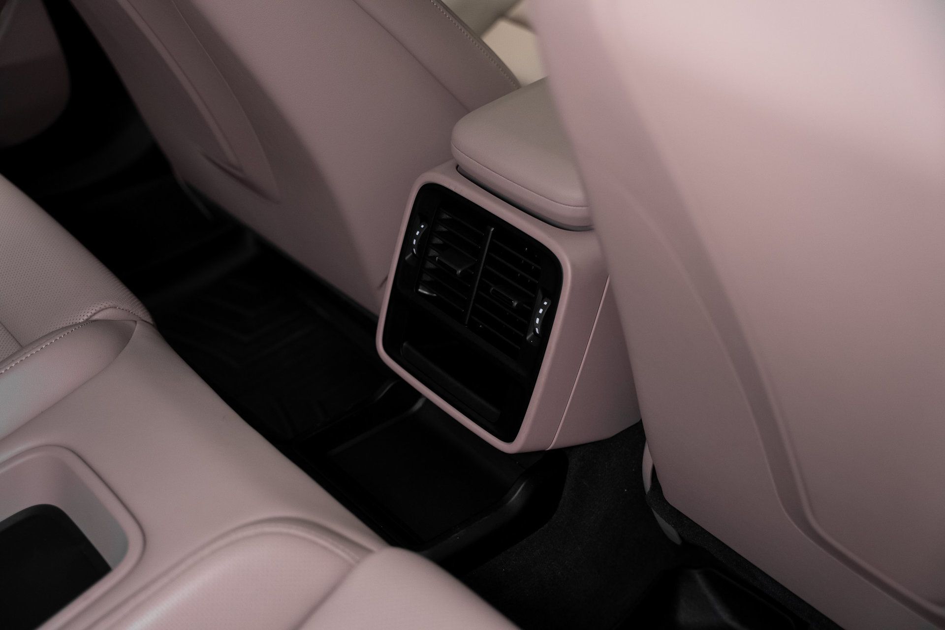 Used 2022 Porsche Taycan RWD image 68