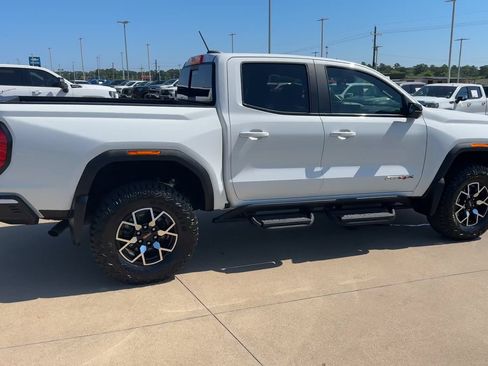 Used 2024 GMC Canyon AT4X AWD/4WD image 9
