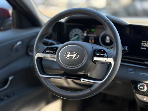 Used 2025 Hyundai Elantra SEL image 10