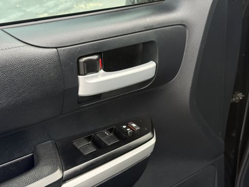 Used 2015 Toyota Tundra SR5 w/ SR5 Upgrade Package image 26