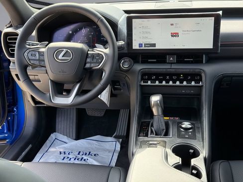 Used 2026 Lexus IS 350 F Sport w/ Accessory Package Z1 RWD image 19
