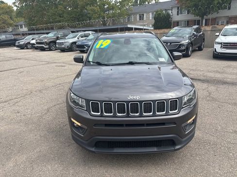 Used 2019 Jeep Compass Latitude w/ Cold Weather Group image 1