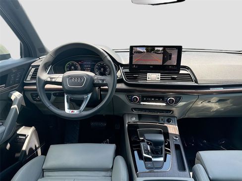Certified 2025 Audi Q5 e Premium Plus w/ Premium Plus Package AWD/4WD image 23