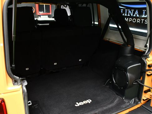 Used 2012 Jeep Wrangler Unlimited Rubicon w/ Max Tow Pkg image 36