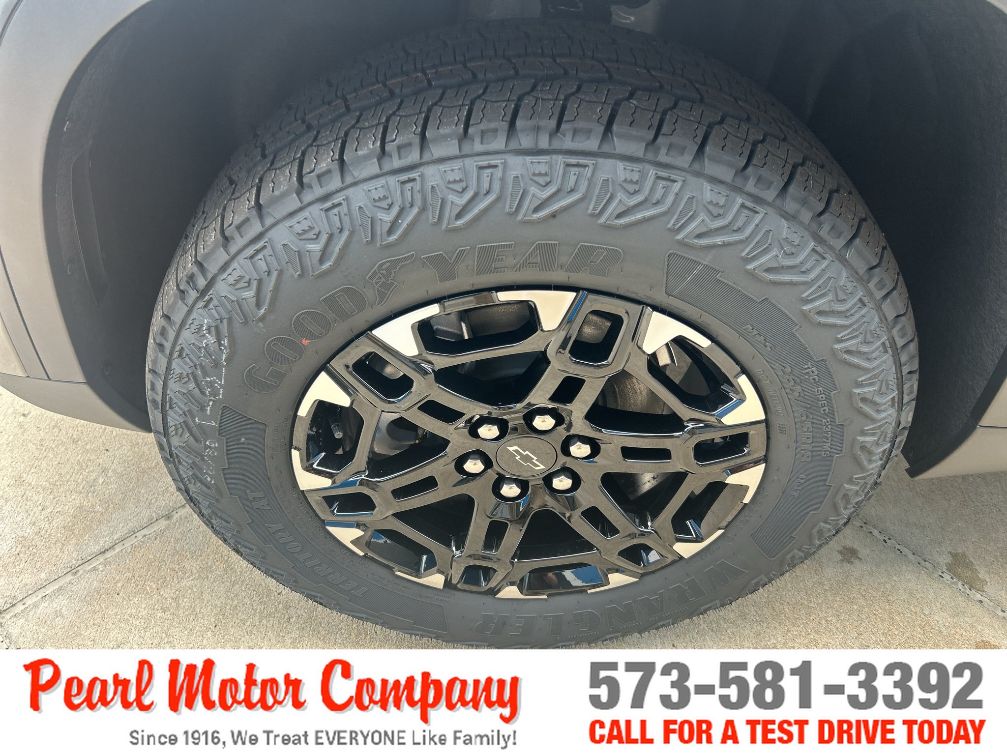 New 2027 Chevrolet Traverse Z71 w/ Enhanced Driving Package AWD/4WD image 8