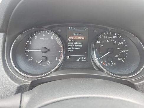 Used 2017 Nissan Rogue SV AWD/4WD image 18