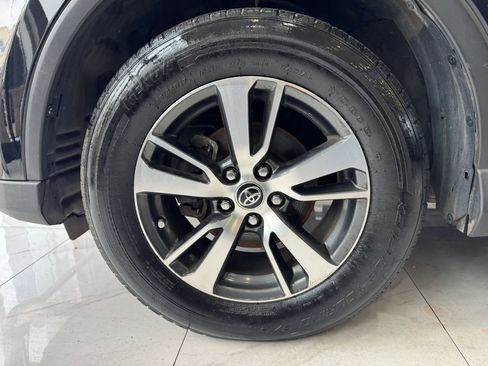 Used 2017 Toyota RAV4 XLE AWD/4WD image 8