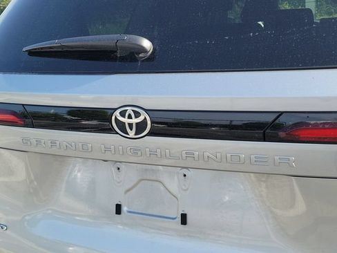 Used 2025 Toyota Grand Highlander AWD Hybrid image 5