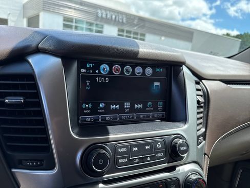 Used 2020 Chevrolet Suburban LT RWD image 28