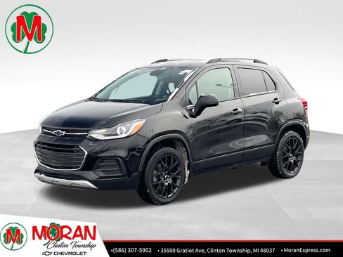 Certified 2022 Chevrolet Trax LT w/ Midnight Edition image 1
