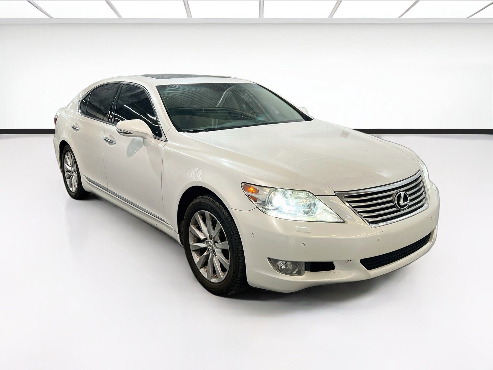 Used 2010 Lexus LS 460 AWD w/ Comfort Pkg image 3