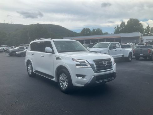 Used 2023 Nissan Armada SV w/ Cargo Package AWD/4WD image 3