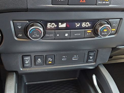 Used 2024 Nissan Frontier SV w/ SV Convenience Package image 13