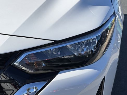 Used 2025 Nissan Sentra SV image 6