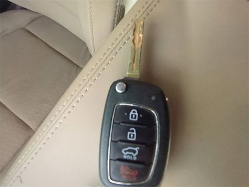 Certified 2020 Hyundai Tucson SE image 32