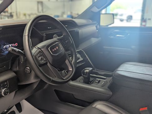 Used 2025 GMC Sierra 1500 AT4 w/ AT4 Premium Package AWD/4WD image 13