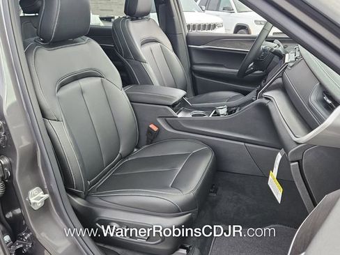 New 2025 Jeep Grand Cherokee L Limited image 17