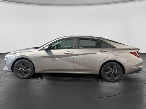 Used 2023 Hyundai Elantra SEL FWD image 7