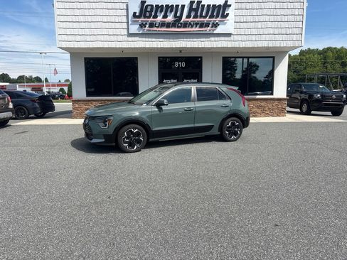 Used 2023 Kia Niro Wave w/ Wave Preserve Package FWD image 1