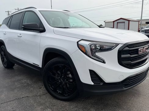Used 2021 GMC Terrain SLE w/ Driver Convenience Package FWD image 2