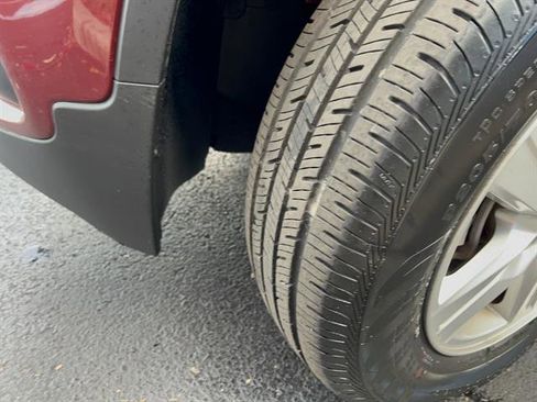 Used 2022 Chevrolet Trax LT w/ LT Convenience Package image 12