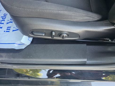 Used 2016 Chevrolet Malibu LT FWD image 17