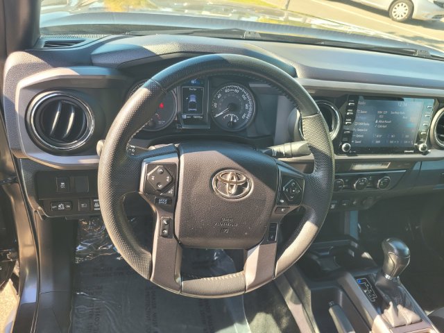 Used 2022 Toyota Tacoma TRD Off-Road w/ Technology Package AWD/4WD image 30