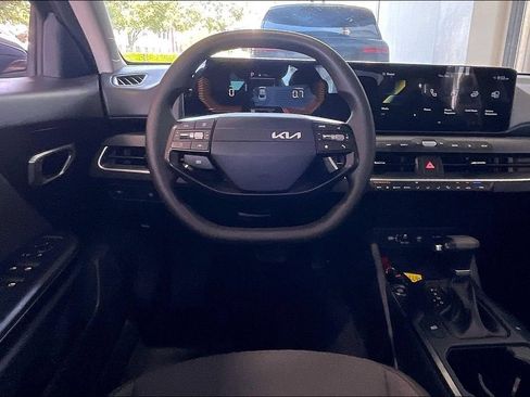 Used 2025 Kia K4 FWD image 5