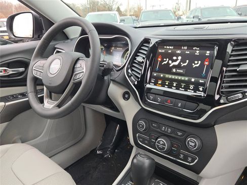 Used 2022 Jeep Cherokee Limited w/ Elite Package image 8