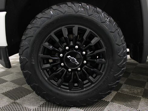 Used 2021 Chevrolet Silverado 2500 LTZ w/ LTZ Plus Package AWD/4WD image 33