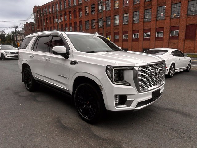 Used 2021 GMC Yukon Denali w/ Denali Premium Package AWD/4WD image 3