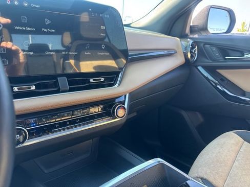 Used 2025 Chevrolet Equinox ACTIV w/ Convenience Package III FWD image 19