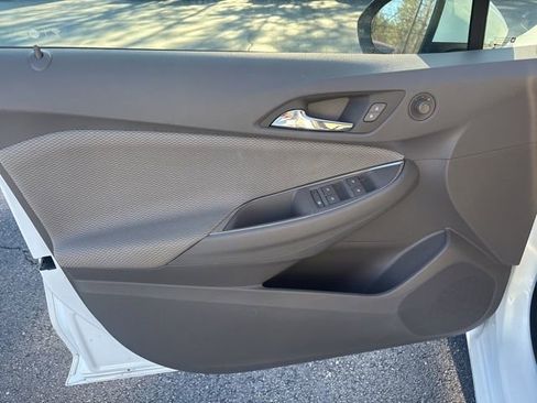 Used 2018 Chevrolet Cruze LT image 22