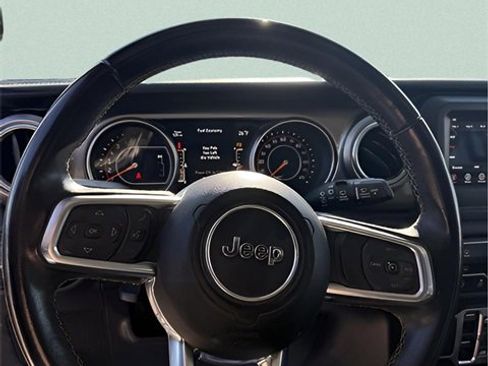 Used 2018 Jeep Wrangler Unlimited Sahara image 16