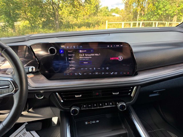 Used 2025 Chevrolet Tahoe Premier AWD/4WD image 14