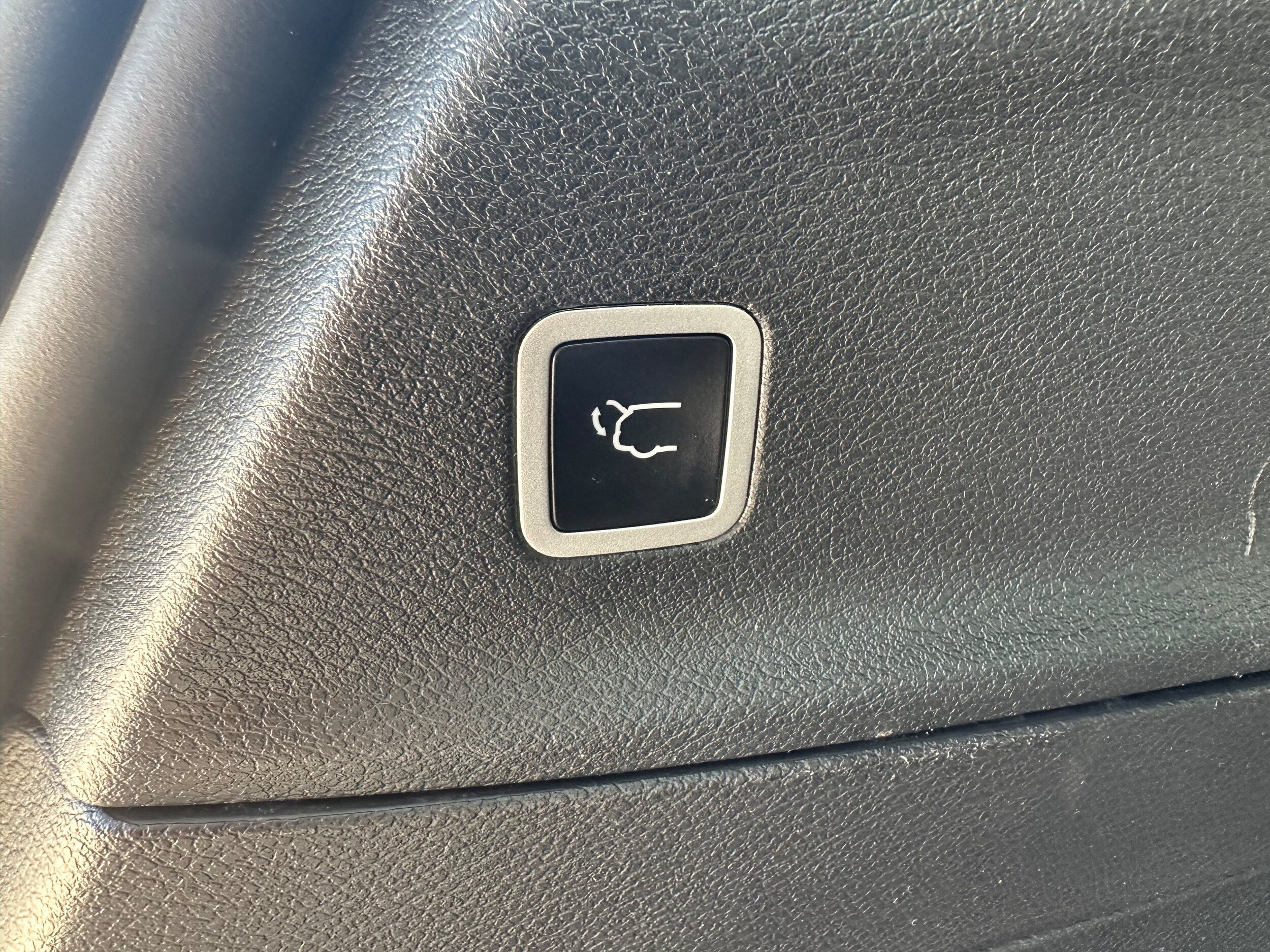 Used 2024 Chrysler Pacifica Limited w/ S Appearance Package FWD image 37